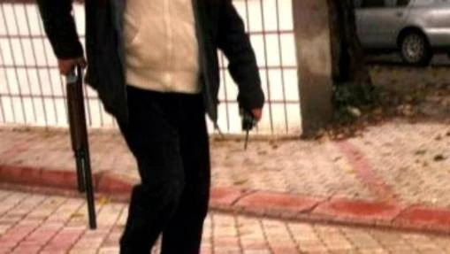 Musa Şahin Bulvarı`nda tüfekle dolaşan genç korku yarattı