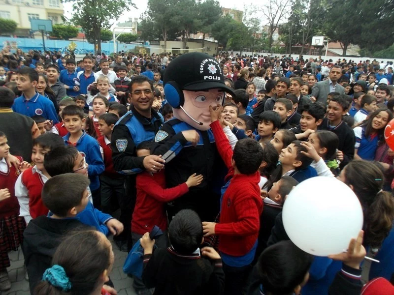 Dörtyol  polisi `Gangnam Style` dansı yaptı