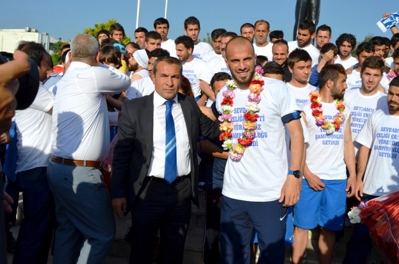 Şampiyon Payasspor`a coşkulu karşılama