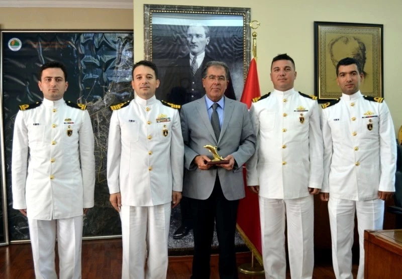Gemi komutanları, Başkan Civelek`i ziyaret etti