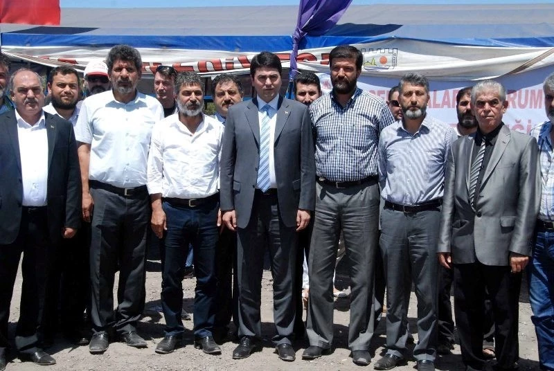 DP Genel Başkanı Gültekin Uysal?da çelik işçisiyle buluştu