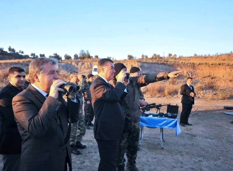 Özel Harekat Polisleri Attığını Vurdu