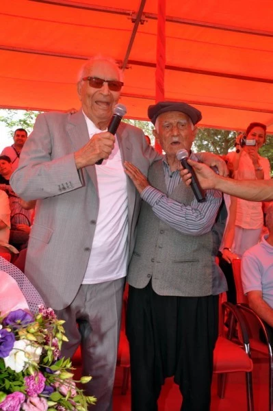 Hemşerileri, Yaşar Kemal`in iyileşmesi için dua ediyor