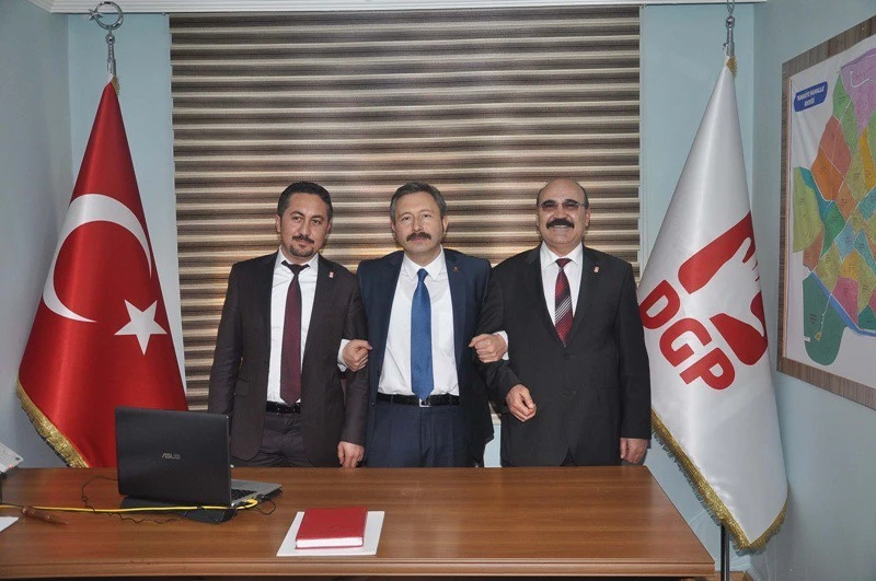 Bal: Toplum havuç ve sopa politikasıyla hizaya getiriliyor