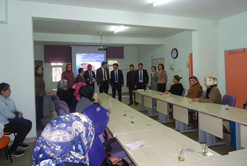 Gebe bilgilendirme sınıfında ilk eğitim verildi