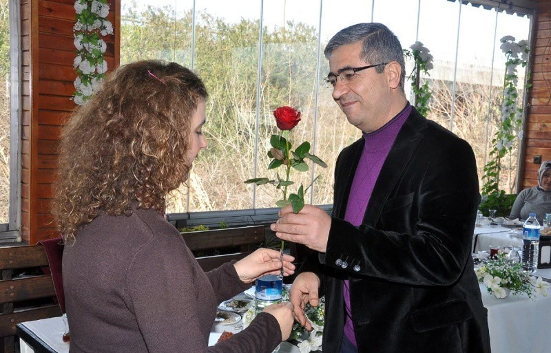 Cezaevi personeli sevgililer gününde kahvaltıda buluştu