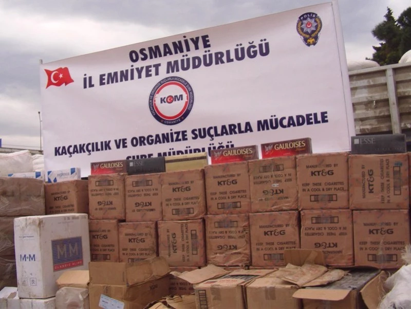 Saman çuvalları ve plastik kasalardan kaçak sigara çıktı