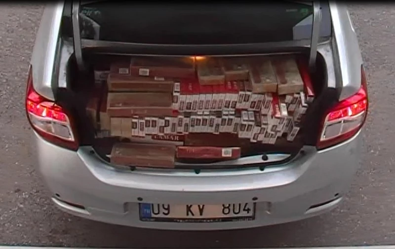 İki ayrı otodan 18 bin 225 paket kaçak sigara çıktı