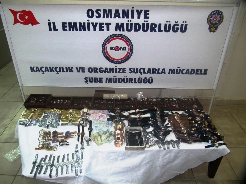 Otoyolda kaçak mücevher operasyonu