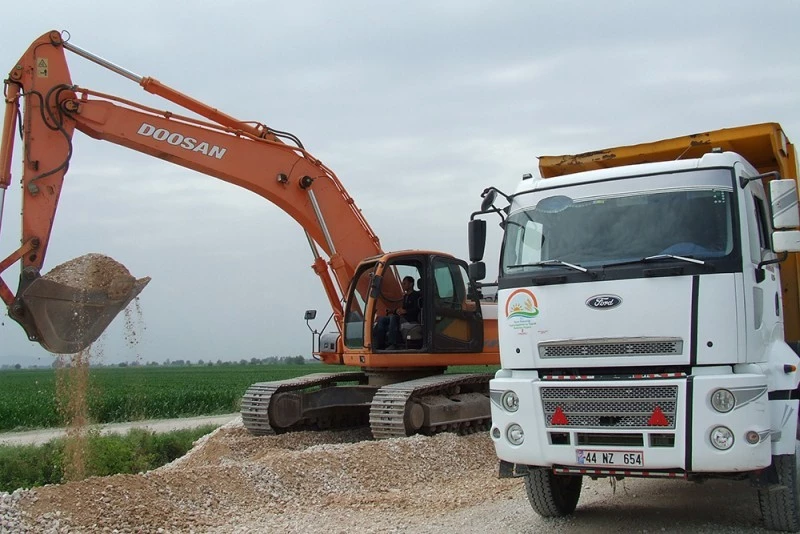 Osmaniye`de arazi toplulaştırma çalışmaları sürüyor