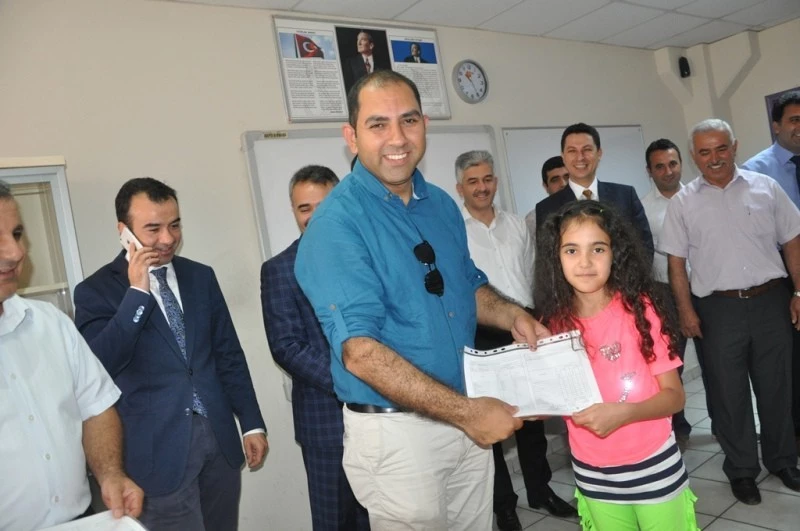 Osmaniye`de 122 Bin 589 öğrenci karnelerini aldı