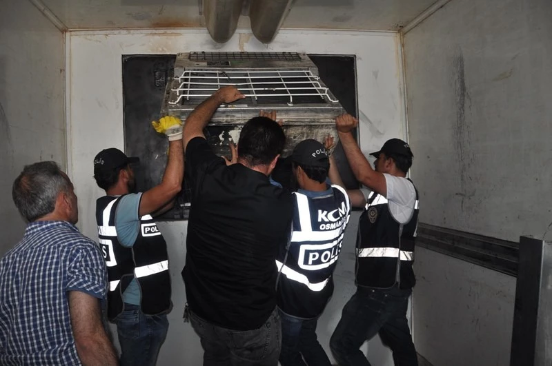 TIR`ın gizli bölümünden 116 bin paket kaçak sigara çıktı