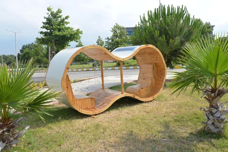 Yer fıstığı figürlü Güneş Enerjili şarj istasyonu