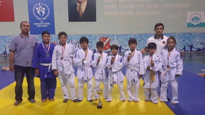 Judo turnuvasından 8 madalya ile döndüler