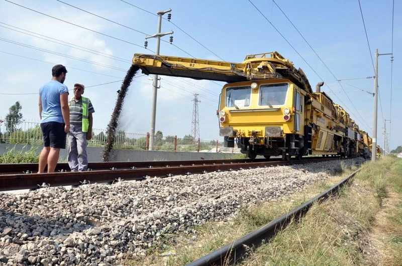 Kauçuk kaplama yapılan hemzemin geçitler söküldü