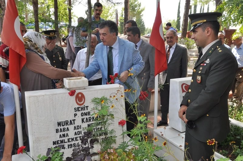 Arife gününde Şehitliklere Bayram ziyareti