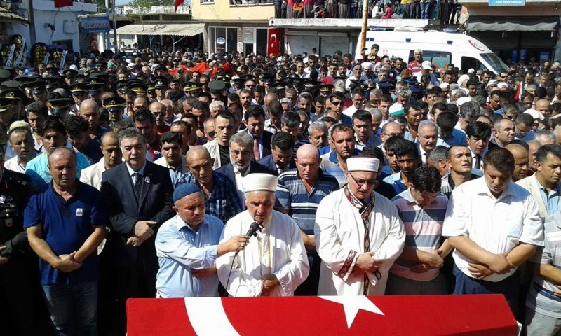 Osmaniye şehidini 45 derece sıcaklıkta, göz yaşlarıyla uğurladı