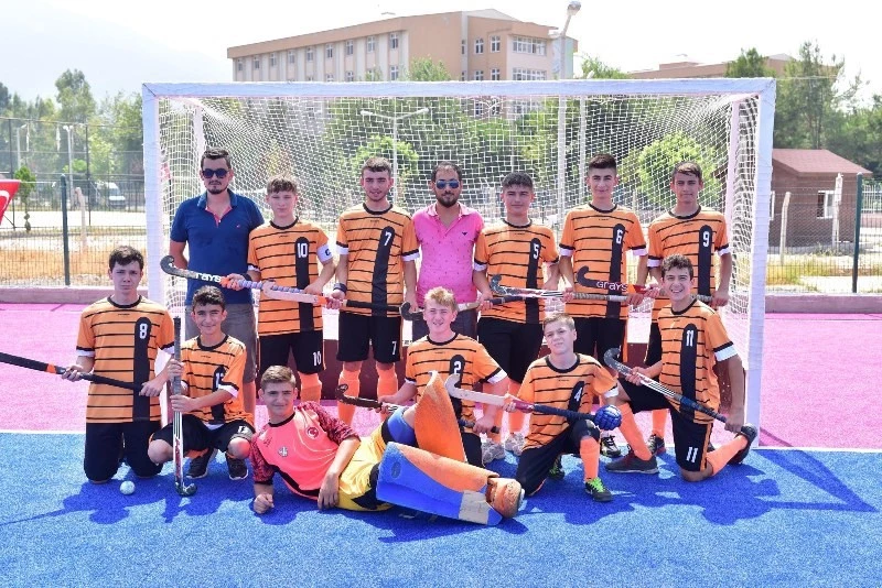 Açık Alan Hokeyi 1. ve 2. Lig belirleme müsabakaları başladı