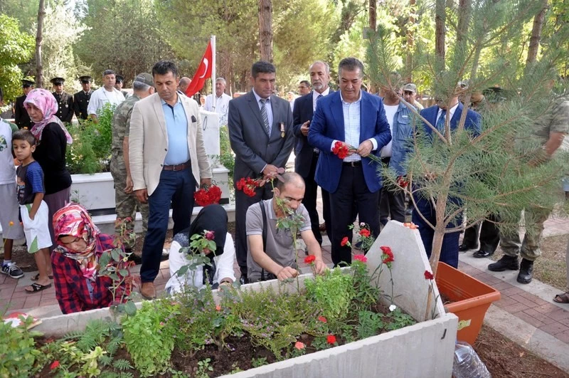 Arife gününde Şehitliklere Bayram ziyareti