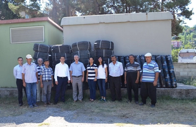 Çilekçilere, damlama borusu ve malç plastiği dağıtımı yapıldı
