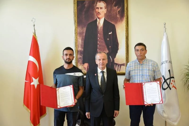 OKÜ`ye Birincilikle yerleşen öğrenciler kutlama mektubu