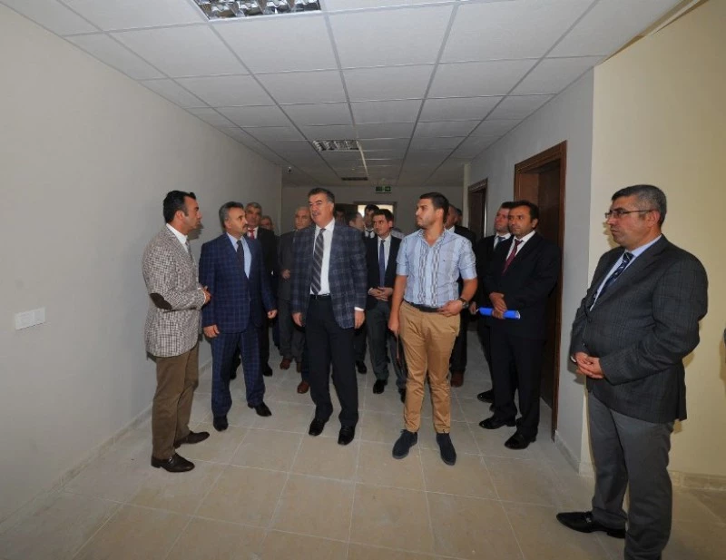 Valimiz Al, OSB`deki okulda inceleme yaptı