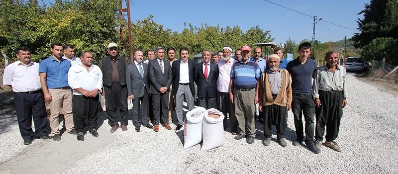 Hasanbeyli`de 13 çiftçiye buğday tohumluğu dağıtıldı