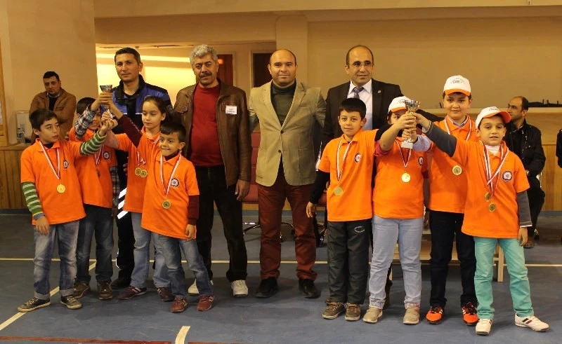Osmaniye`de İlkokullar arası satranç turnuvası