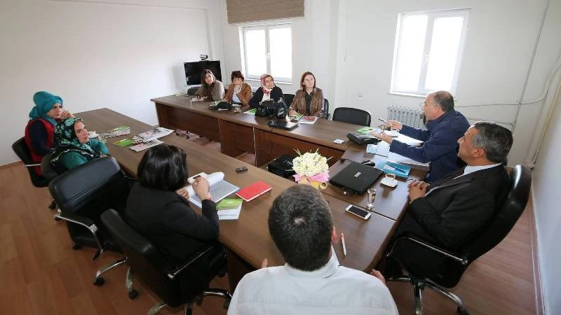 Kadın Çiftçilere, 