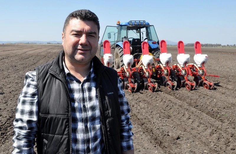 Sezonun ilk yerfıstığı tohumu toprakla buluştu