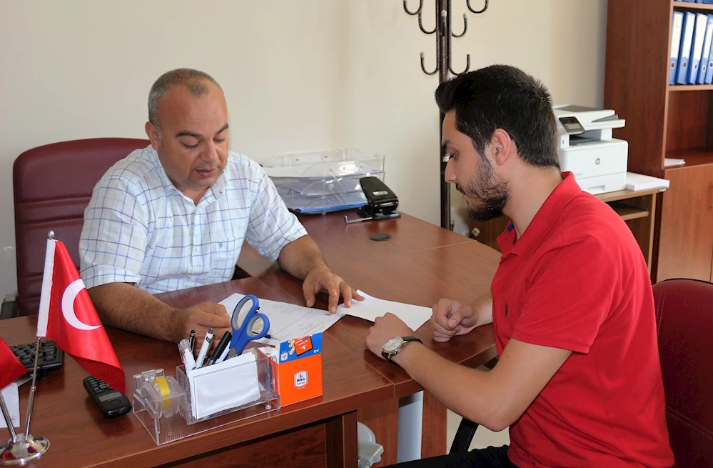 Üniversite öğrencileri, kurumlarda işbaşı yaptı