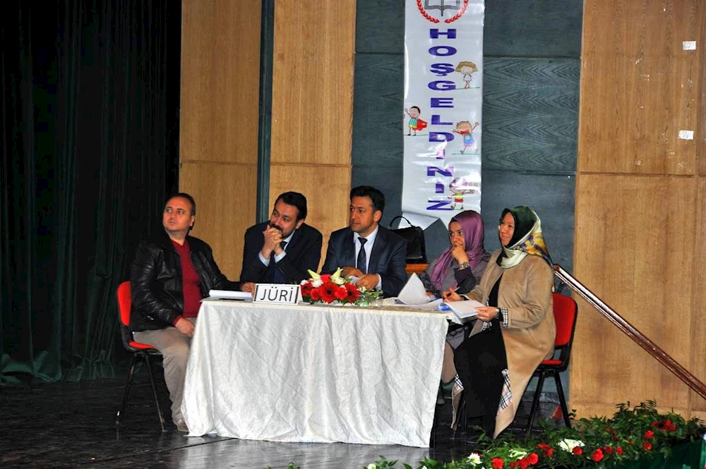 Osmaniye`de ilkokullar arası şiir okuma yarışması