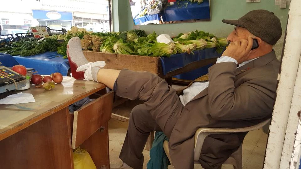 Çatışmayı görüntülemek isteyen gazetecinin ayağına kuşun isabet etti