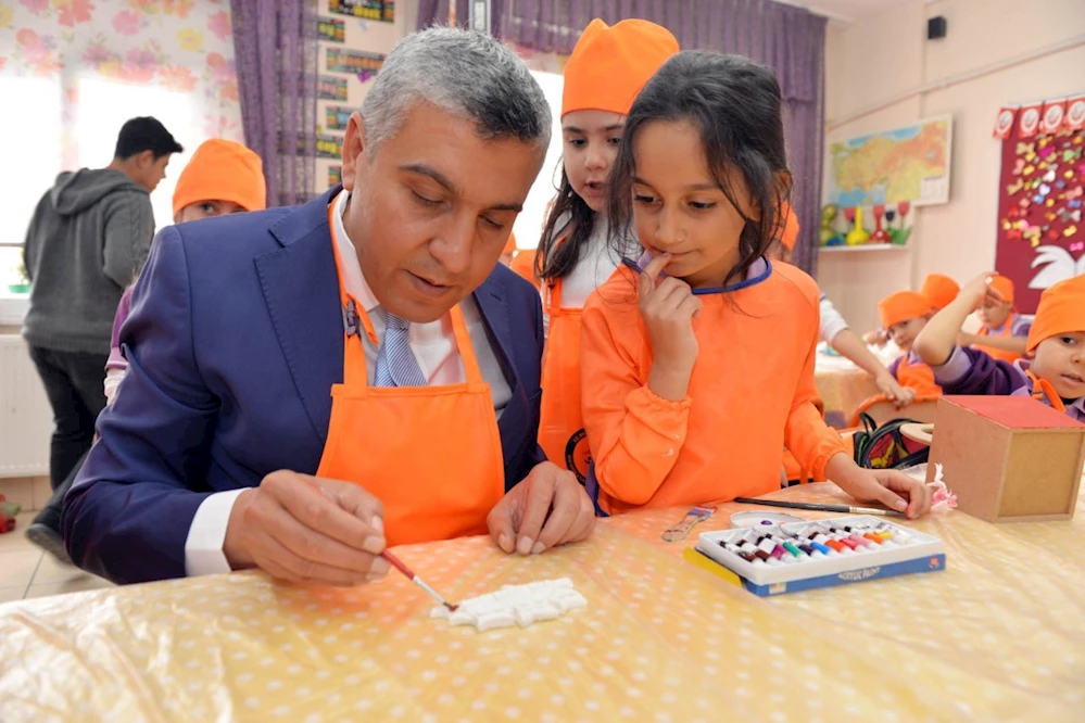 Müdür Albak, öğrencilerle geleneksel çocuk oyunları oynadı