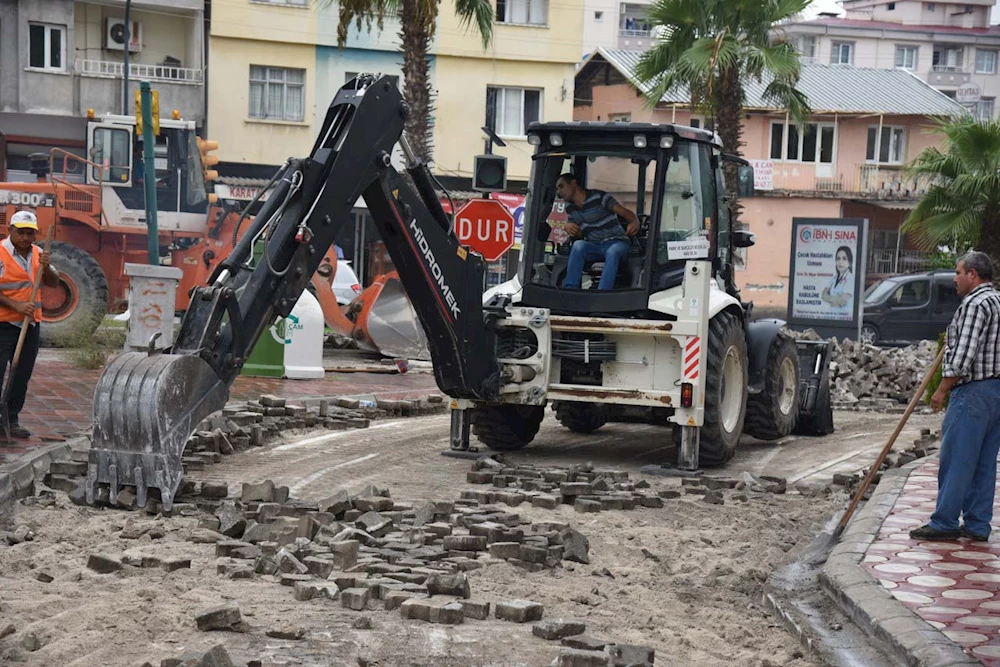 Bahçeli Bulvarı 1`inci etaba 2 bin ton asfalt serilecek