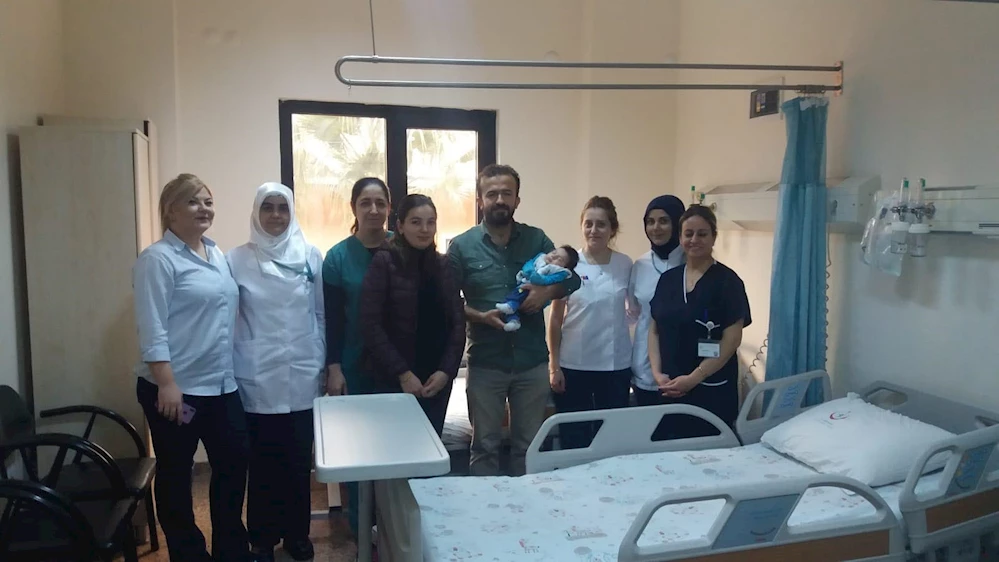 Göbeğinden dışkı gelen 24 günlük bebek ameliyat edildi