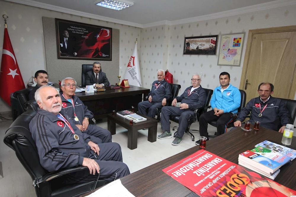 Bocce sporcusu ihtiyar delikanlılardan derece