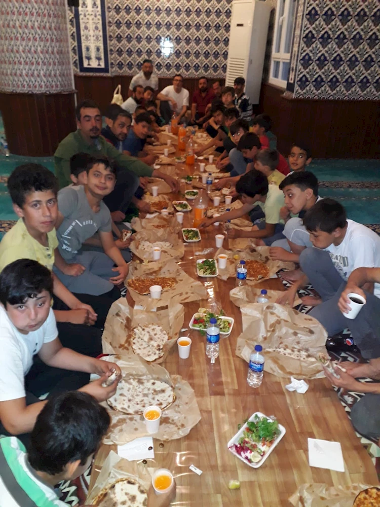 Cemaatle namaz kılan 40 öğrenci ödüllendirildi