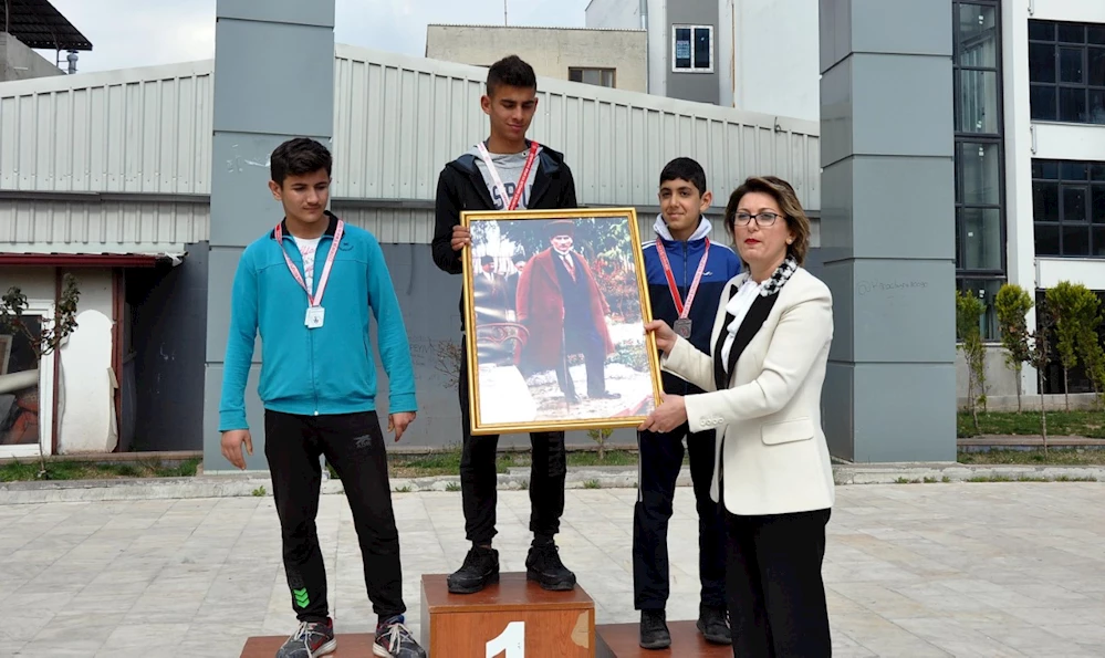 100. Yıl Yaşam Koşusunda dereceye girenler ödüllendirildi