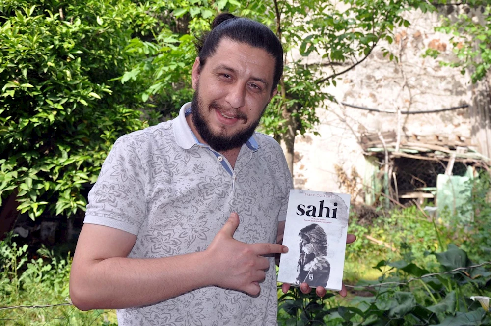 Radyo sunucusu Özdemir, ilk kitabını yayınladı