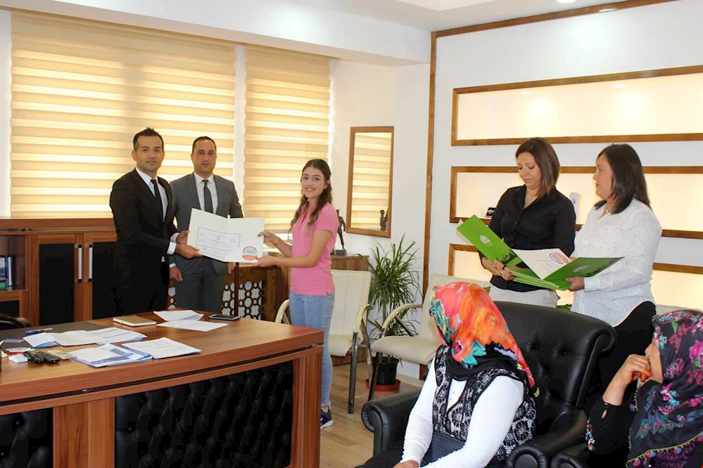 Mantar Yetiştiriciliği Kursiyerlerine sertifika