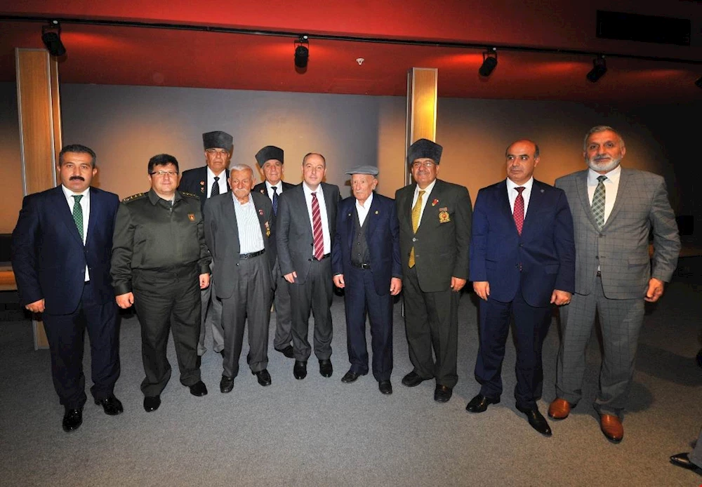 Vali Coşkun, Kore Gazileriyle `Ayla` filmini izledi