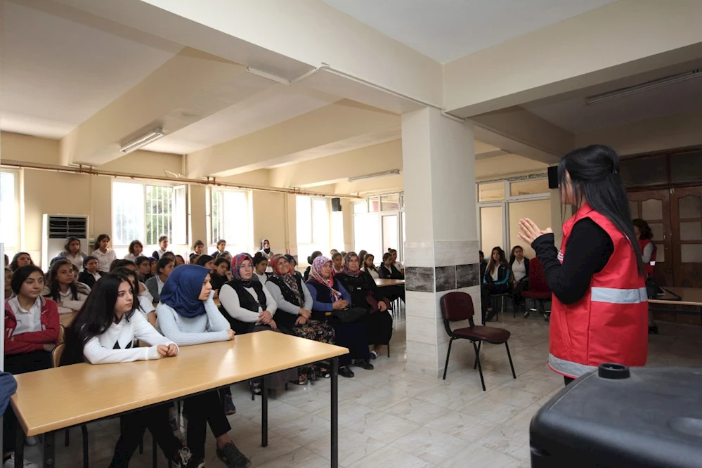 Öğrencilere madde ve teknoloji bağımlığı eğitimi verildi