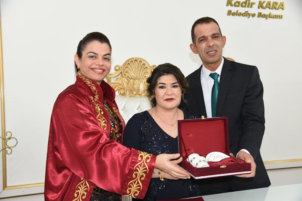 14 Şubat Sevgililer Gününde Osmaniye Belediyesi Evlenen Çiftlere Kahve Fincanı Takımı Hediye Etti