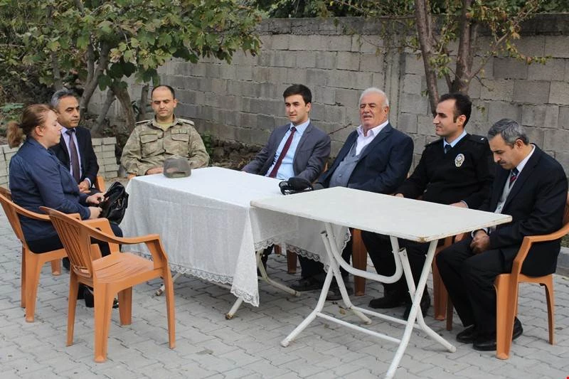 Kaymakam Kaya`dan şehit ailelerine ziyaret