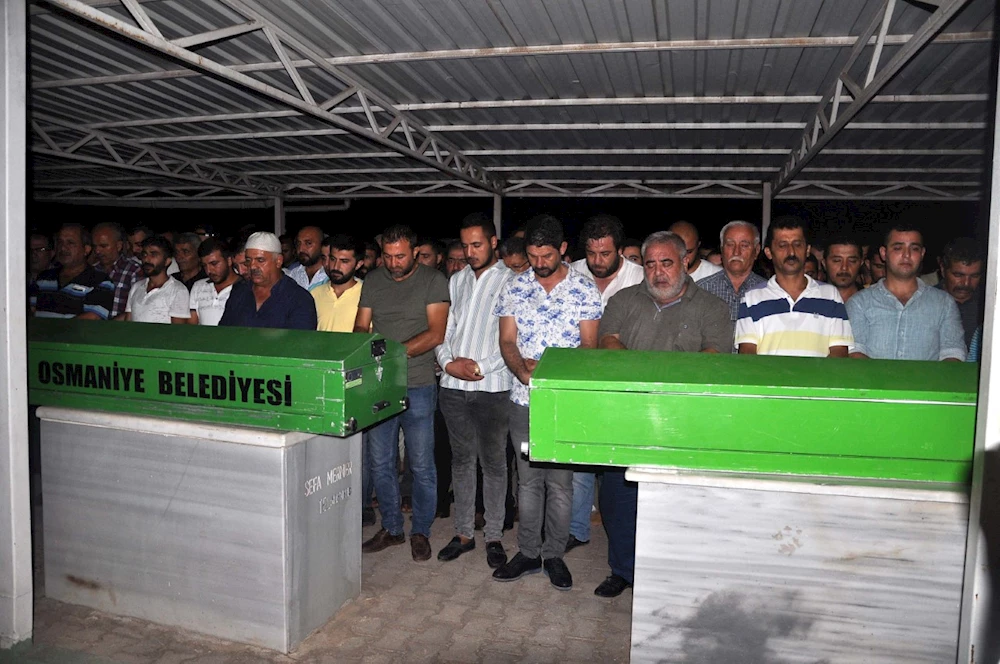 Kaza kurbanı çift son yolculuğuna göz yaşlarıyla uğurlandı