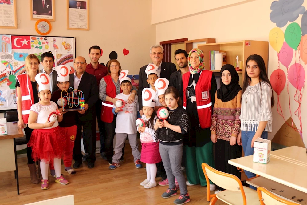 Türk Kızılayı`ndan özel eğitim sınıfına materyal desteği