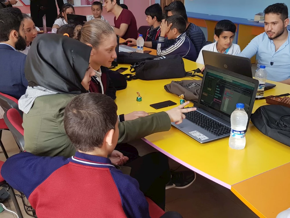 Ortaokul öğrencilerine algoritma ve kodlama eğitimi