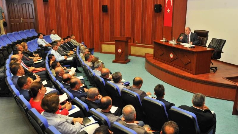 Vali Coşkun`dan kurum müdürlerine proje hazırlayın çağrısı