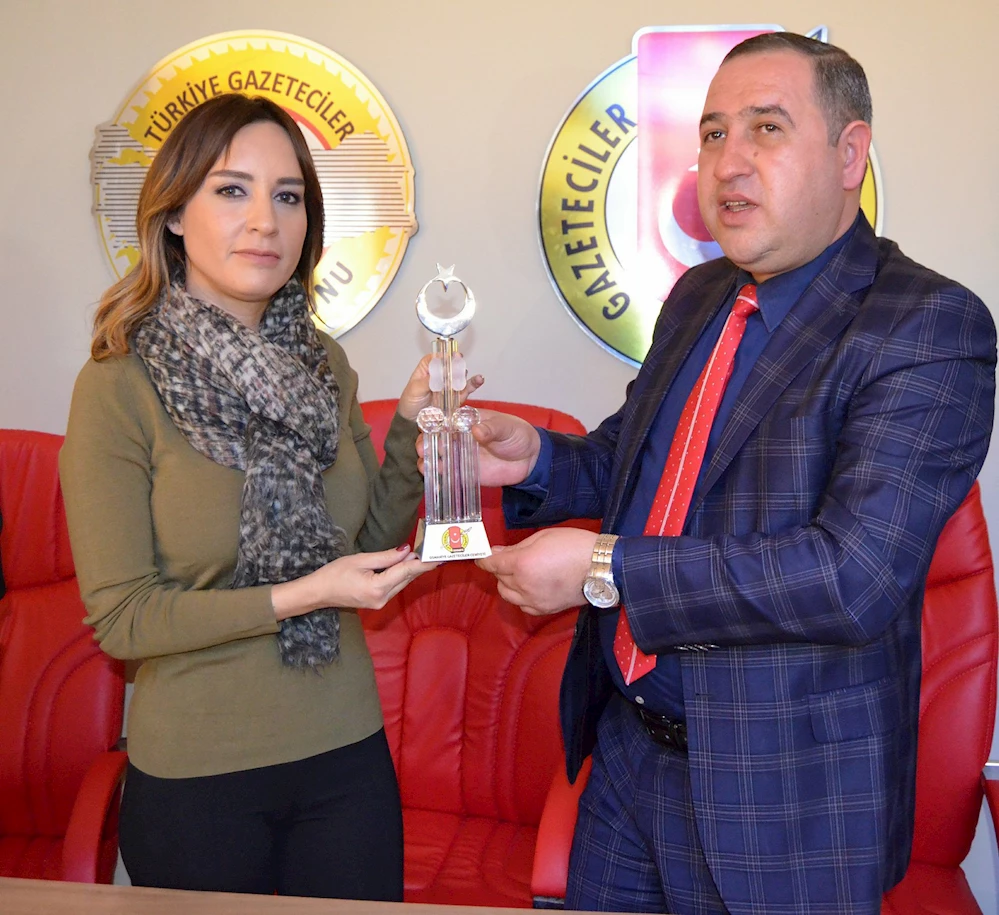 Nazlı Çelik?e En İyi Kadın Spiker Ödülü